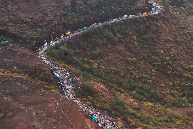 Warkaris, the devotees of Lord Vitthala, walking on a highway to reach Pandharpur (MoRTH)