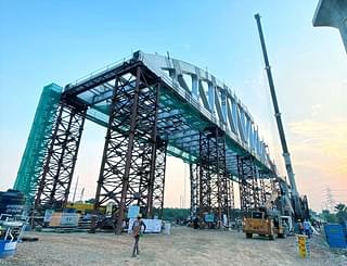 Installation of the first special steel span of the Delhi-Ghaziabad-Meerut RRTS corridor over the mainline Indian railway crossing near Vasundhara, Ghaziabad. 