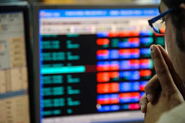 Monitoring the Indian stock market (INDRANIL MUKHERJEE/AFP/Getty Images)