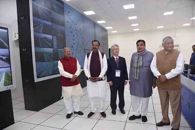 Intelligent Transport System (ITS) on the six-lane Eastern Peripheral Expressway (@nitin_gadkari/Twitter)