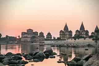 The historic monuments of Orchha situated on the banks of River Betwa (via Twitter)