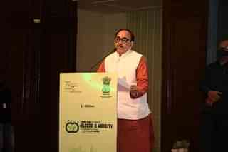 Union Minister Dr Mahendra Nath Pandey addessing the Round Table on promoting Electric Mobility (@DrMNPandeyMP/Twitter)