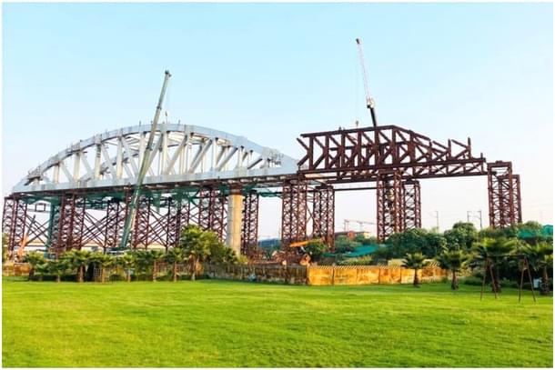Installation of the first special steel span of the Delhi-Ghaziabad-Meerut RRTS corridor over the mainline Indian railway crossing near Vasundhara, Ghaziabad.