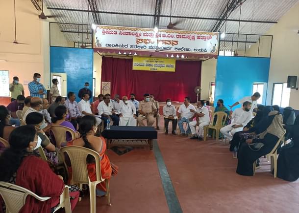 MLA Raghupati BHAT addresses mothers of students demanding hijab at Udupi Womens Govt PU College PC: RaghupatiBhat/Twitter