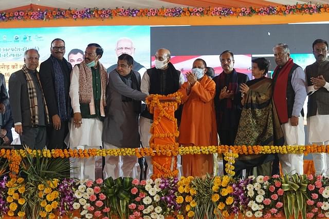 Union Ministers Rajnath Singh, Nitin Gadkari and CM Yogi Adityanath at a ceremony in Lucknow (@nitin_gadkari/Twitter)