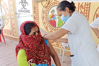 Vaccination drive for Covid prevention in Bhopal, India
(Photo: Suyash Dwivedi/Wikimedia Commons)