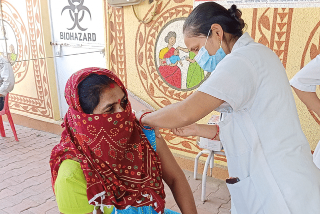 Vaccination drive for Covid prevention in Bhopal, India
(Photo: Suyash Dwivedi/Wikimedia Commons)