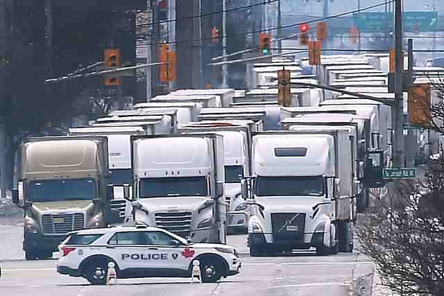 Freedom Convoy Ambassador Bridge (Pic Courtesy: Dan Janisse/Twitter)