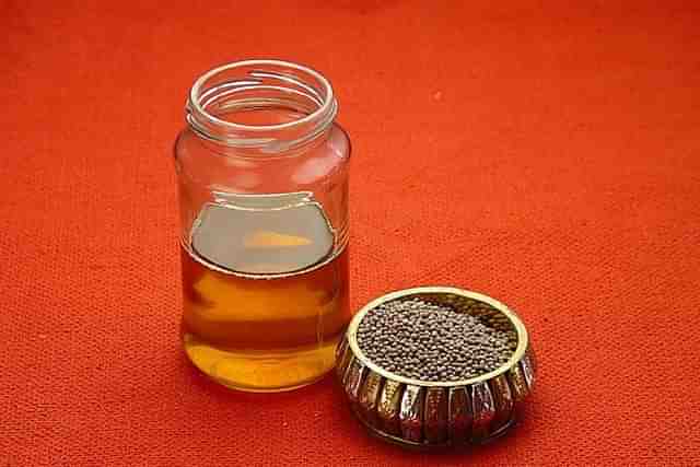 Mustard oil and mustard seeds (Pic Via Wikipedia)
