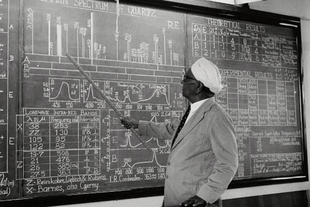 Sir C V Raman pointing to information on a large blackboard as he gives a lecture, 5 August 1958. (Keystone Features/Hulton Archive/Getty Images)