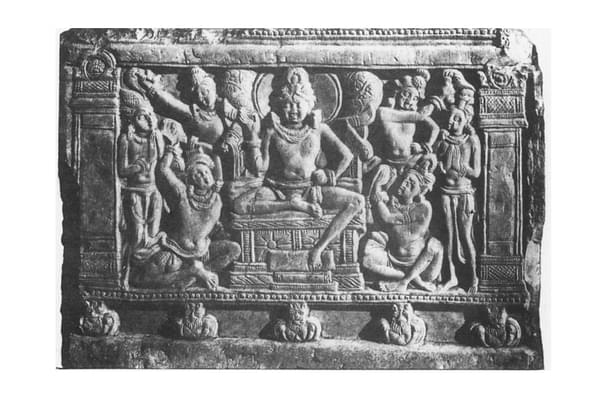 Svetaketu announces to the Devas that he is going to be born as Sakhyamuni.