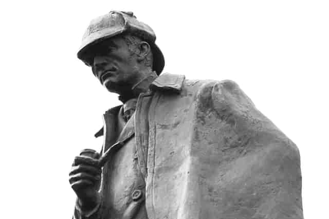 Sherlock Holmes statue in Edinburgh (Wikimedia Commons) 