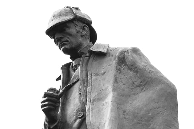 Sherlock Holmes statue in Edinburgh (Wikimedia Commons) 