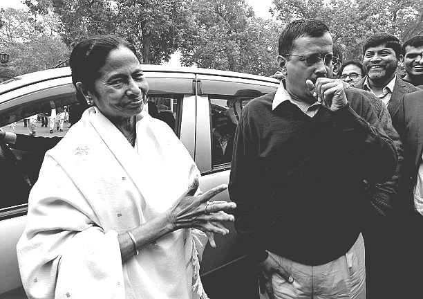 West Bengal Chief Minister Mamata Banerjee with her Delhi counterpart Arvind Kejriwal. (Mohd Zakir/Hindustan Times via Getty Images)