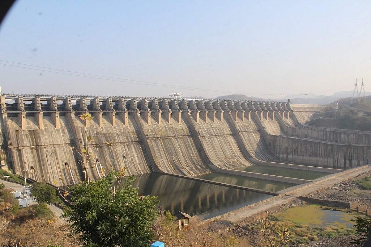 Sardar Sarovar Dam (Pic via Wikipedia)