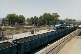 Transportation of coal by Indian Railways (Photo: Suyash Dwivedi/Wikimedia Commons).