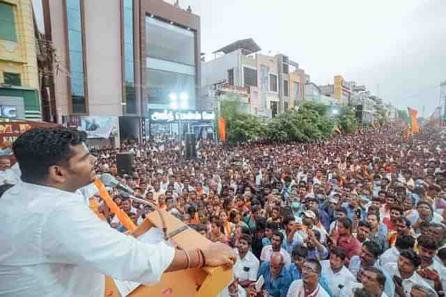 Annamalai speaking to a large gathering in Tiruvarur.