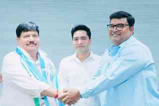 Arjun Singh being welcomed by Trinamool leaders.