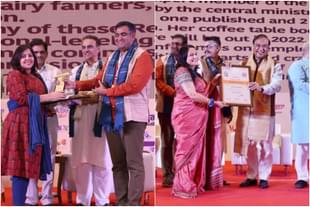 Swati (left) and Shefali receiving their awards