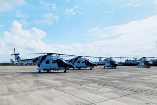 Indian Coast Guard DG V S Pathania commissioned ALH Squadron (CG)-835 at Porbandar on 28 June. (Photo: Indian Coast Guard/Twitter)
