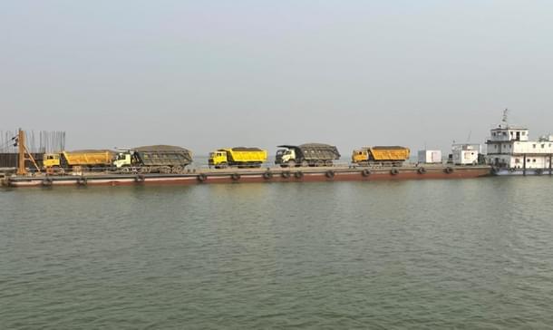 Ongoing work on the new bridge over River Ganga (@nitin_gadkari/Twitter)