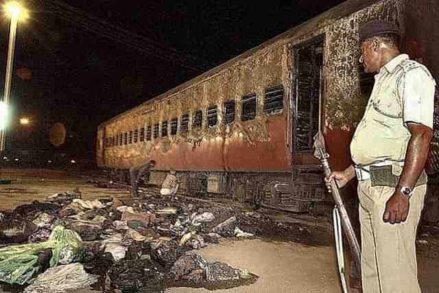 The remains of the Sabarmati Express that was set ablaze. (SEBASTIAN D’SOUZA/AFP/Getty Images)