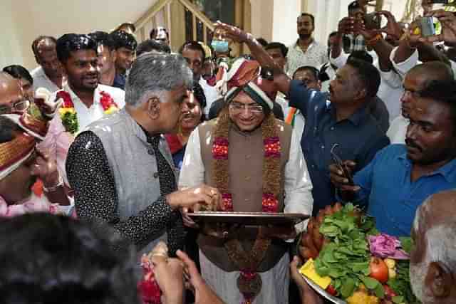 Union Minister Piyush Goyal receiving a traditional welcome in Tiruppur (@PiyushGoyal/Twitter)