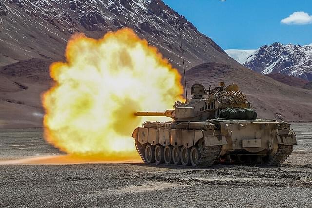 Chinese tank during an high-altitude exercise. 