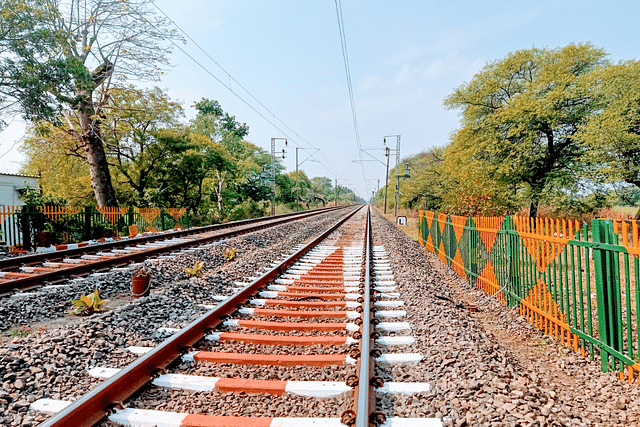 A broad gauge railway line. (Wikimedia Commons)