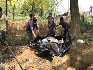 Body was dug up for post-mortem; picture as posted by Dainik Bhaskar