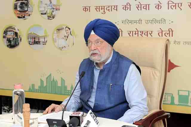 Petroleum Minister Hardeep Singh Puri (Pic Via PIB Website)