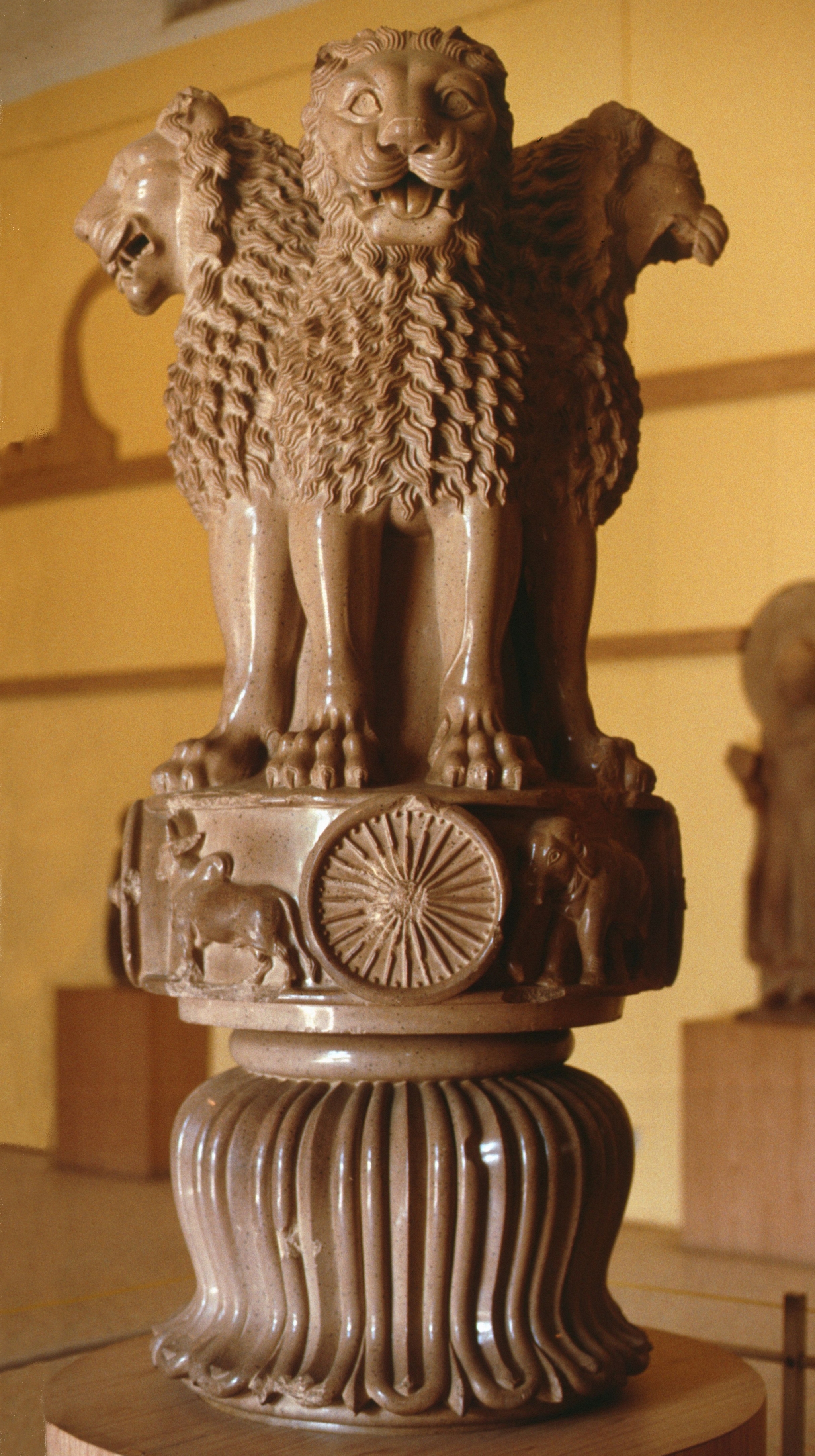 Indian lion statue 3753106 Vector Art at Vecteezy