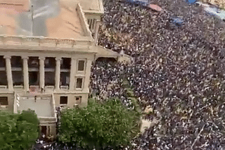 protesters storming Sri Lankan President's official residence