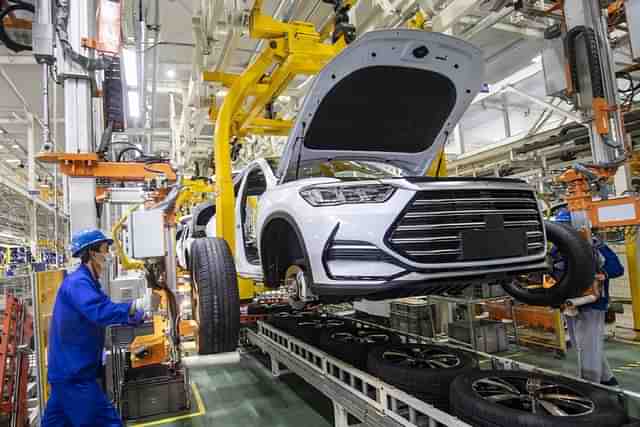 A production line of EV maker BYD in Xi'an, Shaanxi. (China Daily)