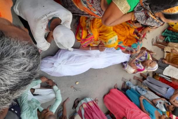 Body of the victim, Dharam Sahu, in front of the police station