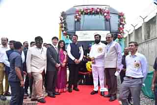 CM Eknath Shinde and Deputy CM Devendra Fadnavis flagging off first rolling stock of Metro-3 starting much awaited trial runs (MMRCL)