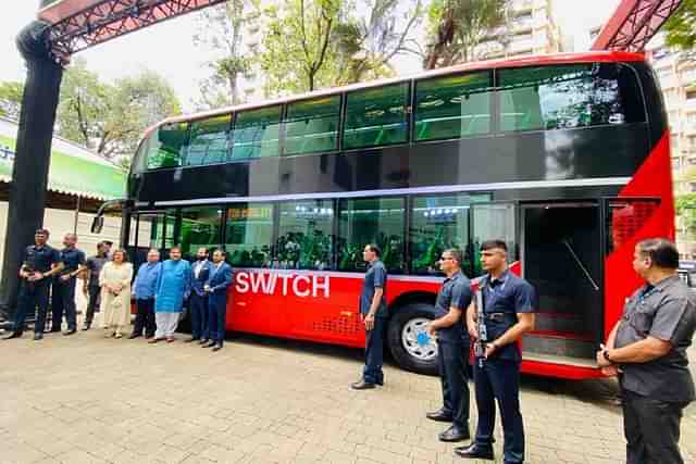 Union Minister Nitin Gadkari at unveiling ceremony of electric double-decker bus (@nitin_gadkari/Twitter)