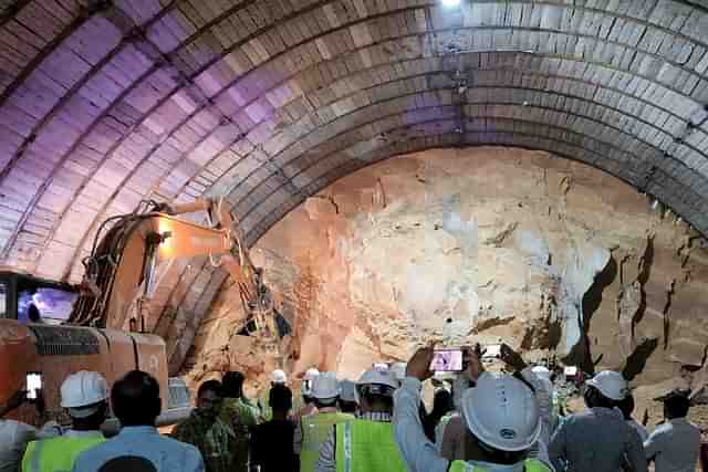 Breakthrough of Daat Kali tunnel (@nitin_gadkari/Twitter)