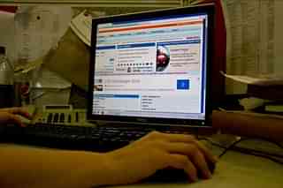 Booking train ticket on IRCTC website. (Getty Images)