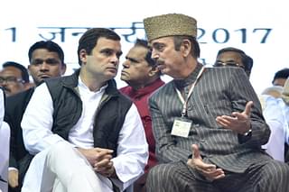 Congress President Rahul Gandhi with party leader Ghulam Nabi Azad at party’s Jan Vedna Sammelan. (Arun Sharma/Hindustan Times via Getty Images)