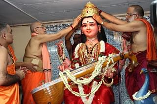When she got a gold crown - In Pic: Kashi Mutt Shri Sudhindhra Teertha Swami