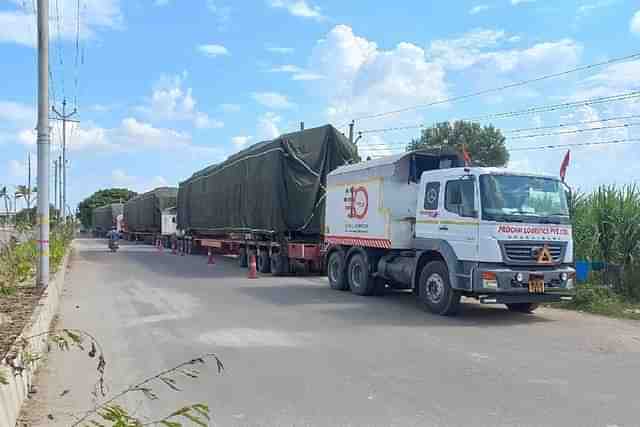 Trainset on its way to Duhai Depot. 