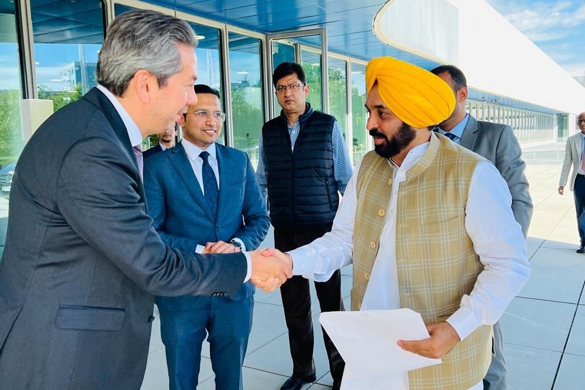Punjab CM Bhagwant Mann with BMW officials in Germany (Pic Via Twitter)