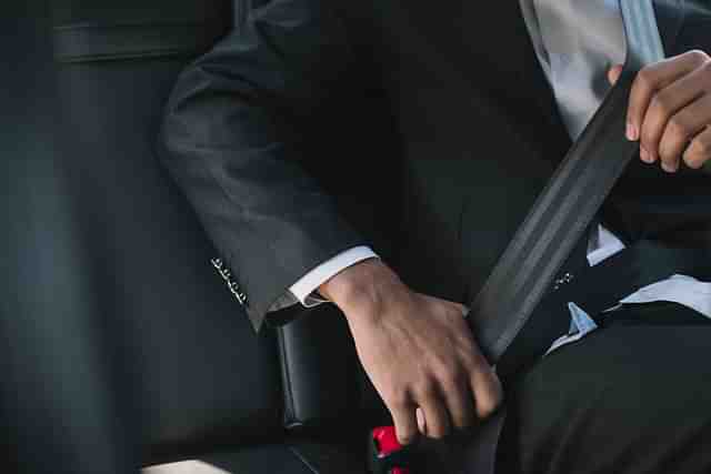 Wearing a seat belt will now be mandatory for all car passengers (freepik)