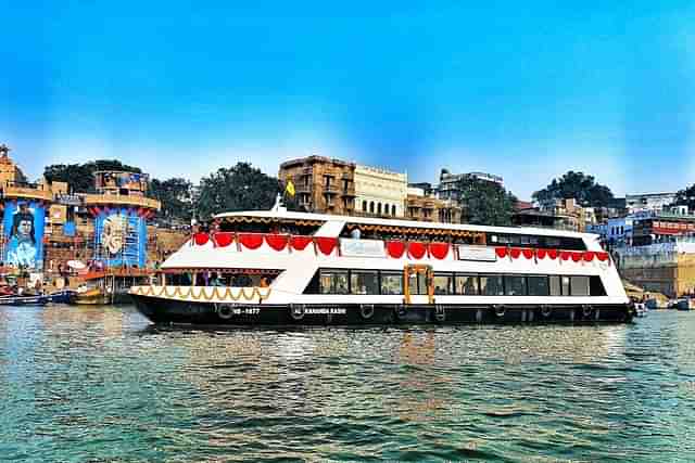 Alaknanda Cruiseliner in Varanasi (Pic Via Twitter)