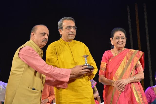 Veena D Balakrishna receiving the prestigious Ananya Puraskar from vocalist Neela Ramagopal and Dr MRV Prasad.