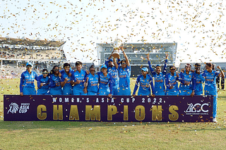 Indian women cricketers lifting the Women's Asia Cup 2022 trophy