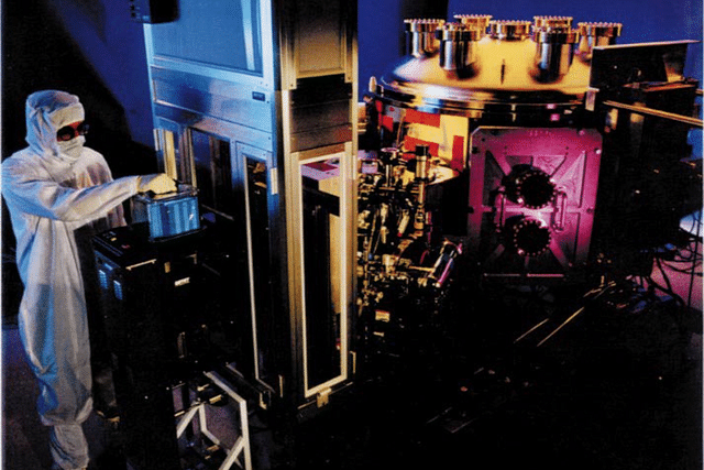 An extreme ultraviolet lithography (EUVL) tool (Photo: Lawrence Livermore National Laboratory/Wikimedia Commons)