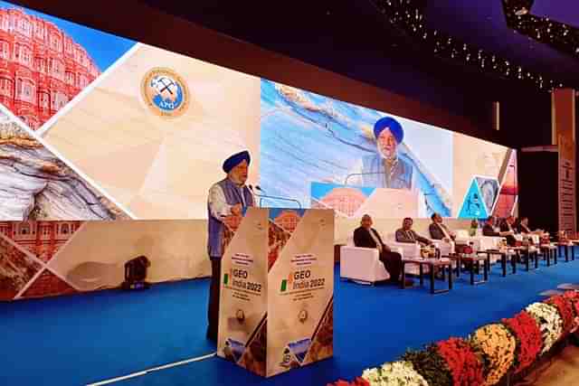 Union Minister Hardeep Singh Puri (Pic Via Twitter)