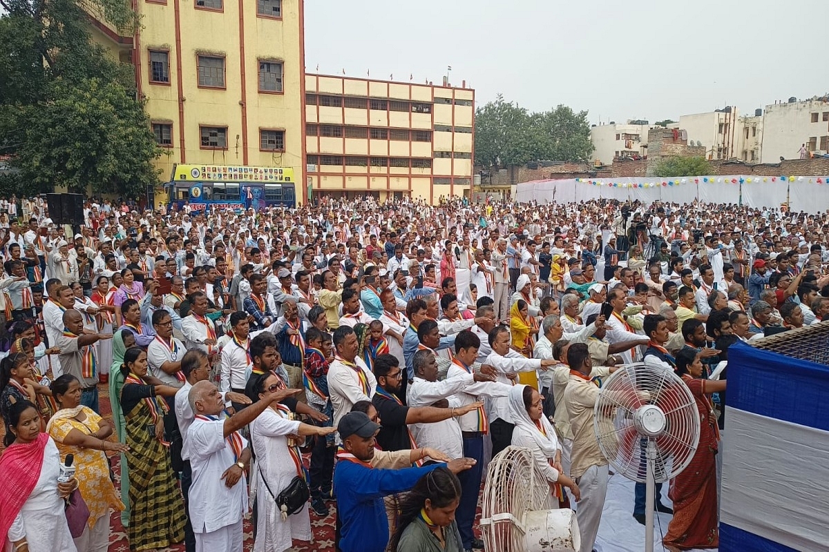 Mass conversion of SCs in Delhi organised by AAP Leader (Source: official Twitter account of Advocate Rajendra Pal Gautam)